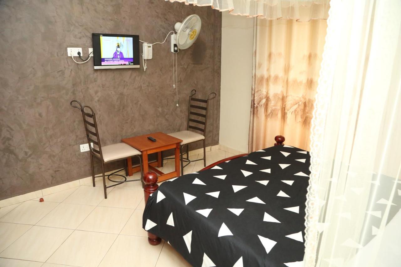 Harts Motel Kampala Esterno foto